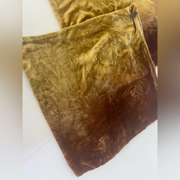 Pier 1 Moss Green Ombre Velvet Set Of Two Matching Throw Pillow Cases 16'x16" - Picture 4 of 7